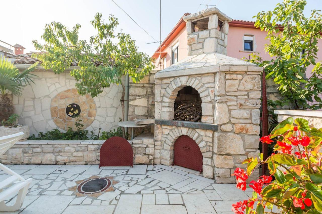 Ferienwohnung Kuca Za Odmor Lucy Pula Exterior foto