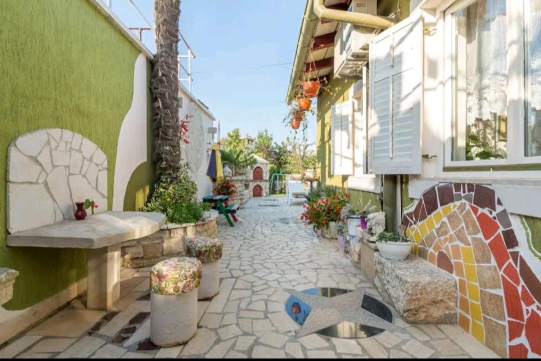 Ferienwohnung Kuca Za Odmor Lucy Pula Exterior foto